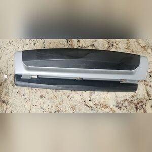 3 hole puncherCondition like new used couple of times no returns Feel free to